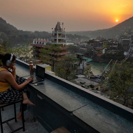 Bunkstay Coworking Hostel & Glamping Рішикеш Екстер'єр фото