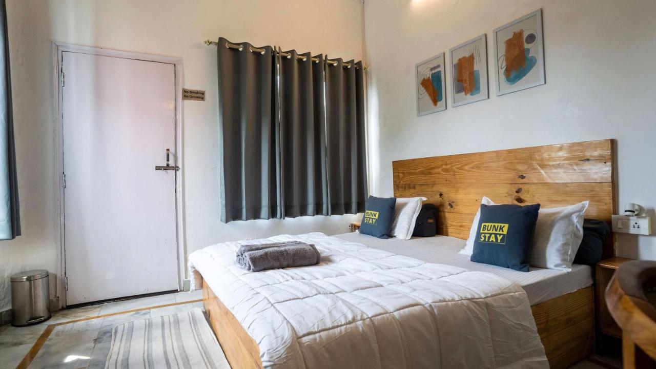Bunkstay Coworking Hostel & Glamping Рішикеш Екстер'єр фото