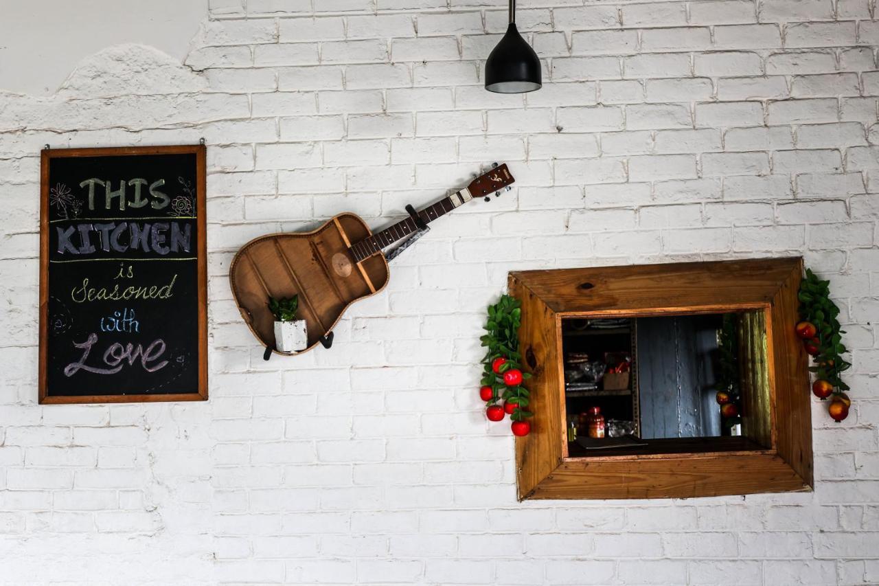 Bunkstay Coworking Hostel & Glamping Рішикеш Екстер'єр фото