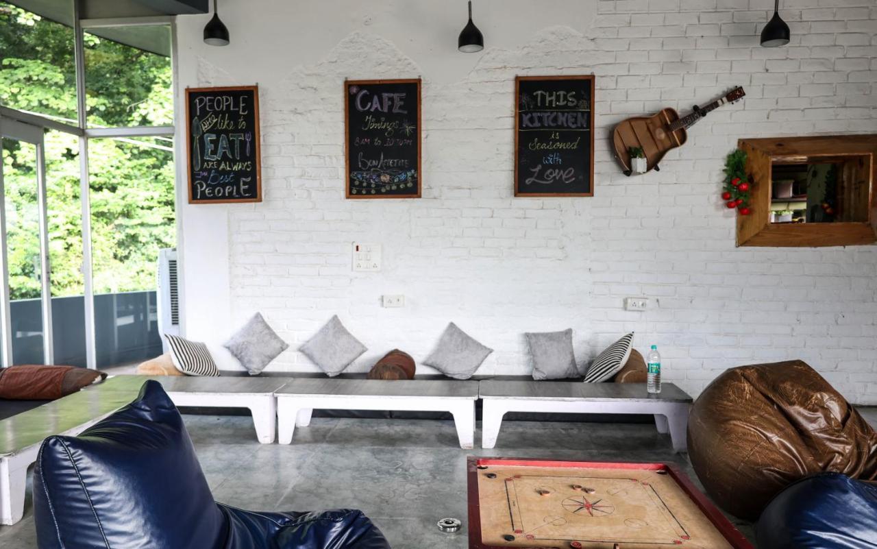 Bunkstay Coworking Hostel & Glamping Рішикеш Екстер'єр фото