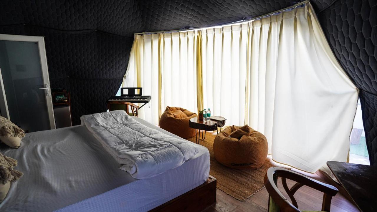 Bunkstay Coworking Hostel & Glamping Рішикеш Екстер'єр фото