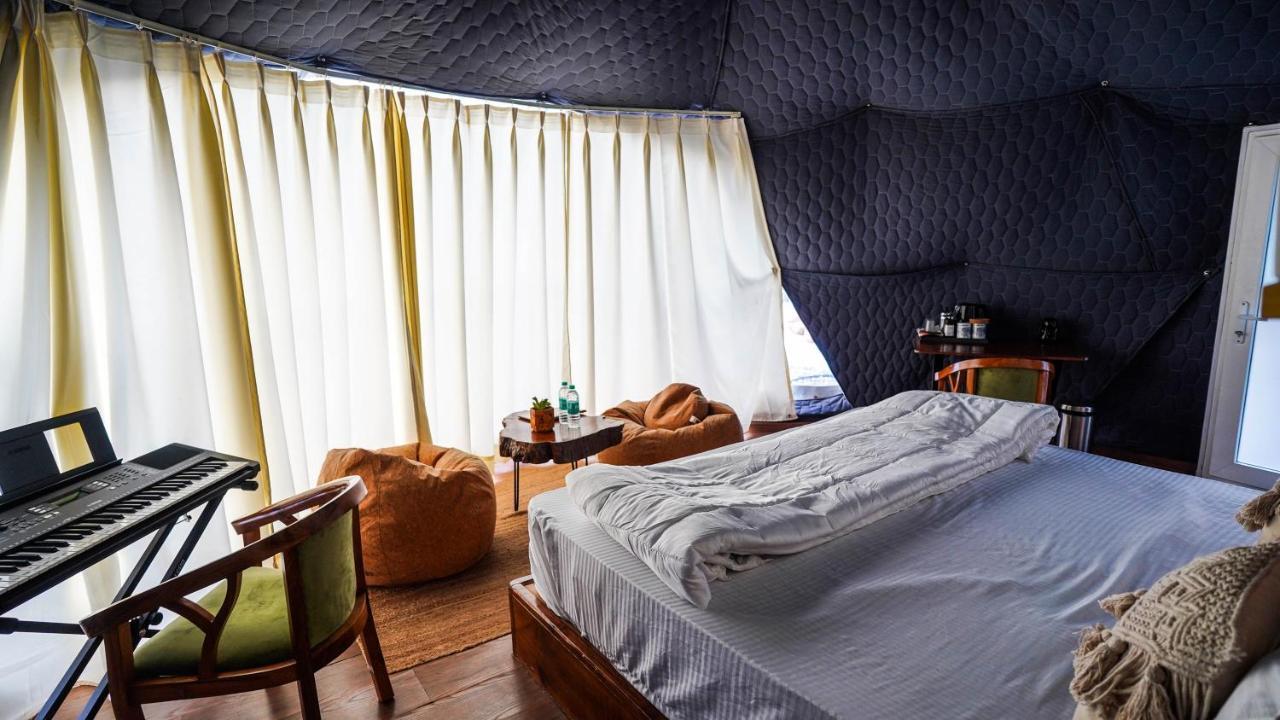 Bunkstay Coworking Hostel & Glamping Рішикеш Екстер'єр фото