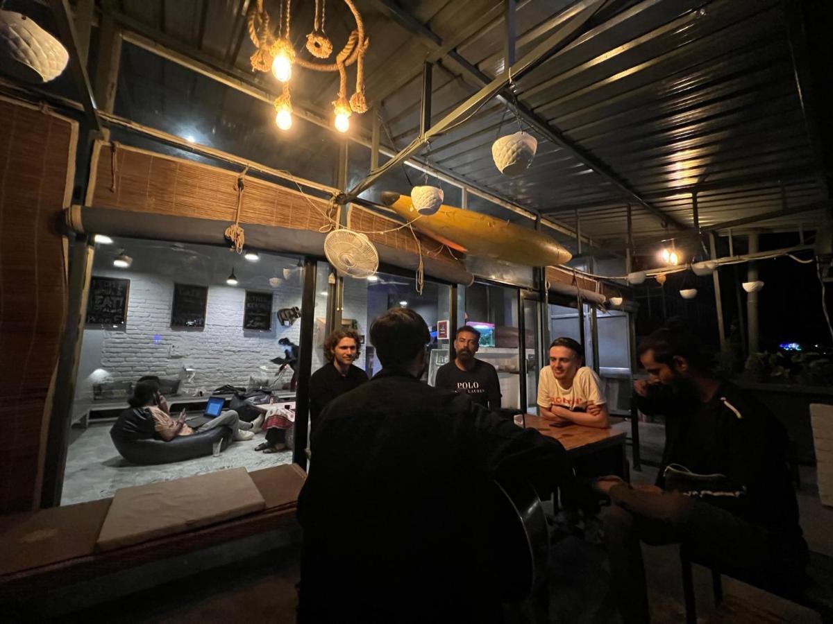 Bunkstay Coworking Hostel & Glamping Рішикеш Екстер'єр фото