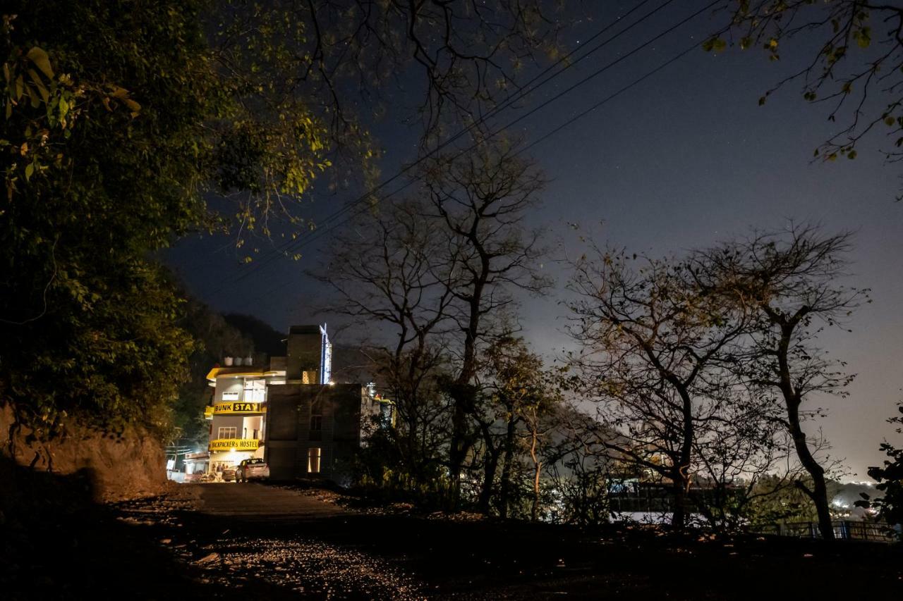 Bunkstay Coworking Hostel & Glamping Рішикеш Екстер'єр фото